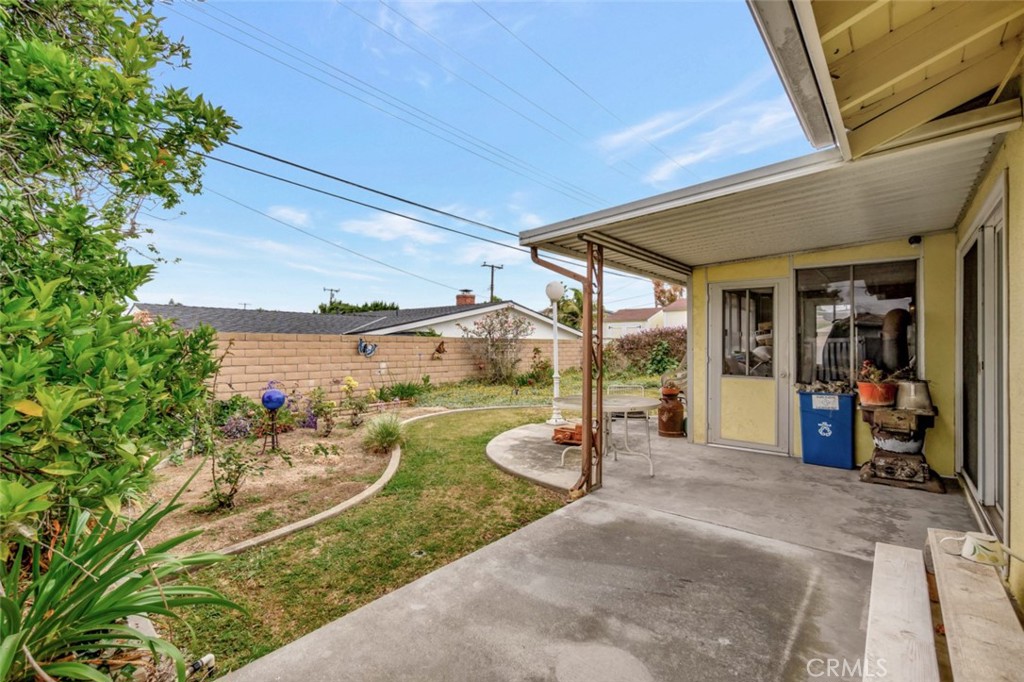 1602 Minorca Drive Costa Mesa, CA 92626 - Photo 27 of 33 a view of a chairs and table in patio with a backyard