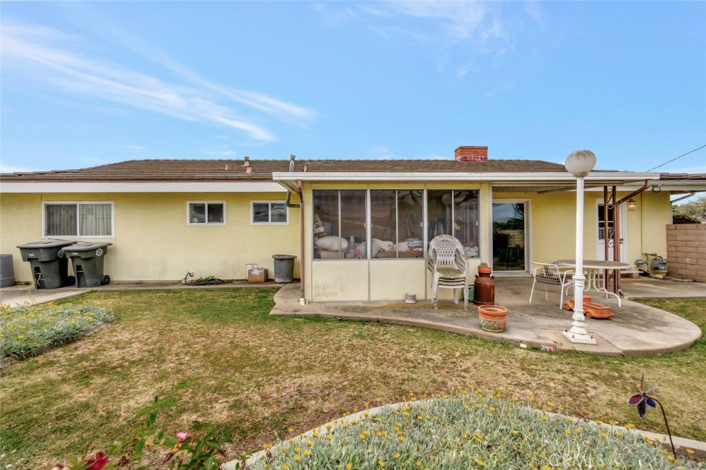 1602 Minorca Drive Costa Mesa, CA 92626 - Photo 29 of 33 a front view of a house with garden