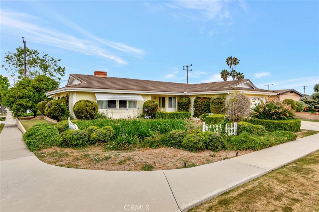 1602 Minorca Drive Costa Mesa, CA 92626 - Photo 32 of 33 a front view of a house with a yard