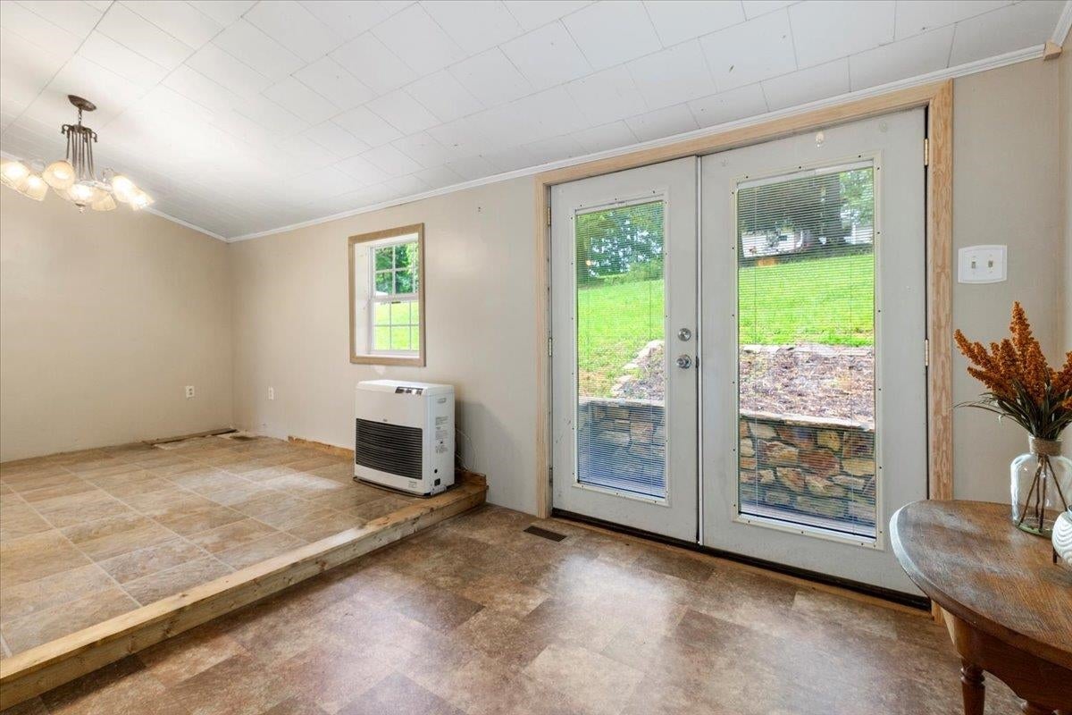 2528 Old Hurst Road Hiwassee, VA 24347 - Photo 23 of 38 Gallery Image 23