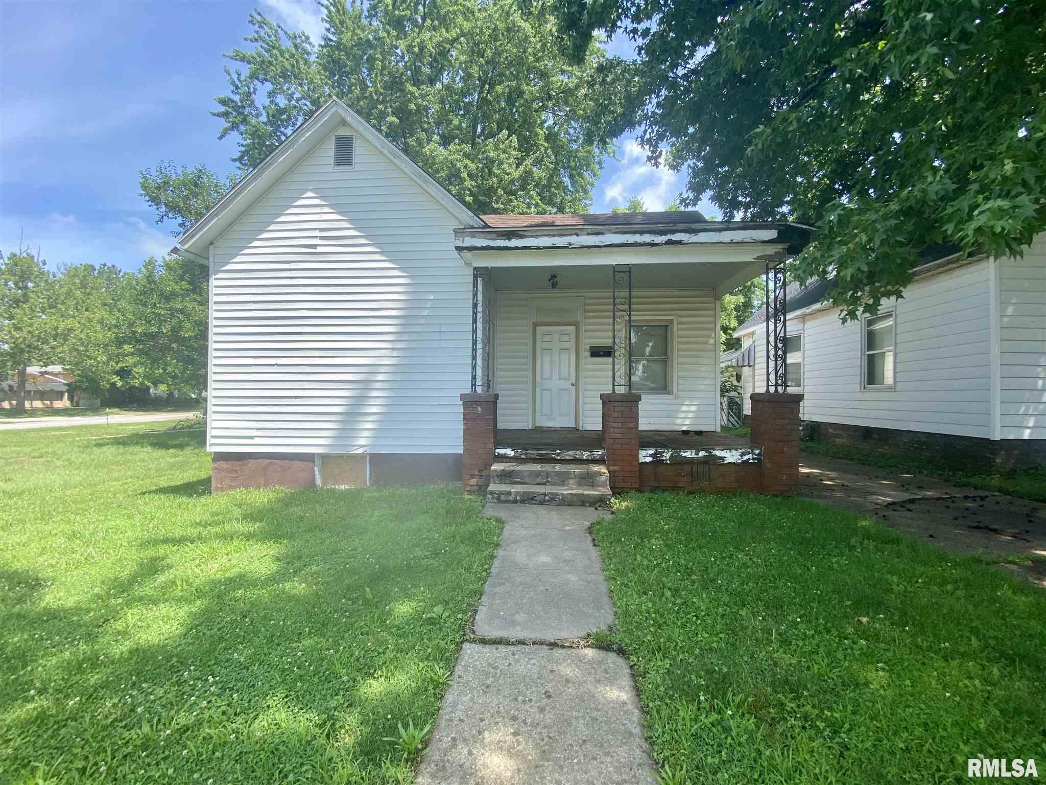931 West Calhoun Avenue Springfield, IL 62702 - Photo 1 of 13 Gallery Image 1