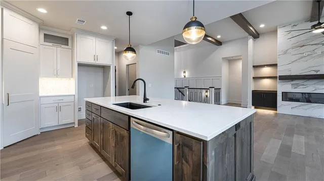 $725,000 | 111 Teton Ridge, Lake Winnebago, MO 64034