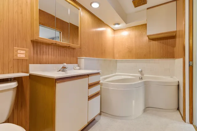 $439,900 | 851 Crest Avenue, Elk Grove Village, IL 60007