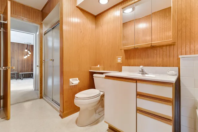 $439,900 | 851 Crest Avenue, Elk Grove Village, IL 60007