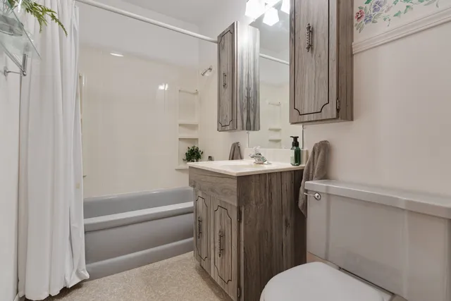 $439,900 | 851 Crest Avenue, Elk Grove Village, IL 60007