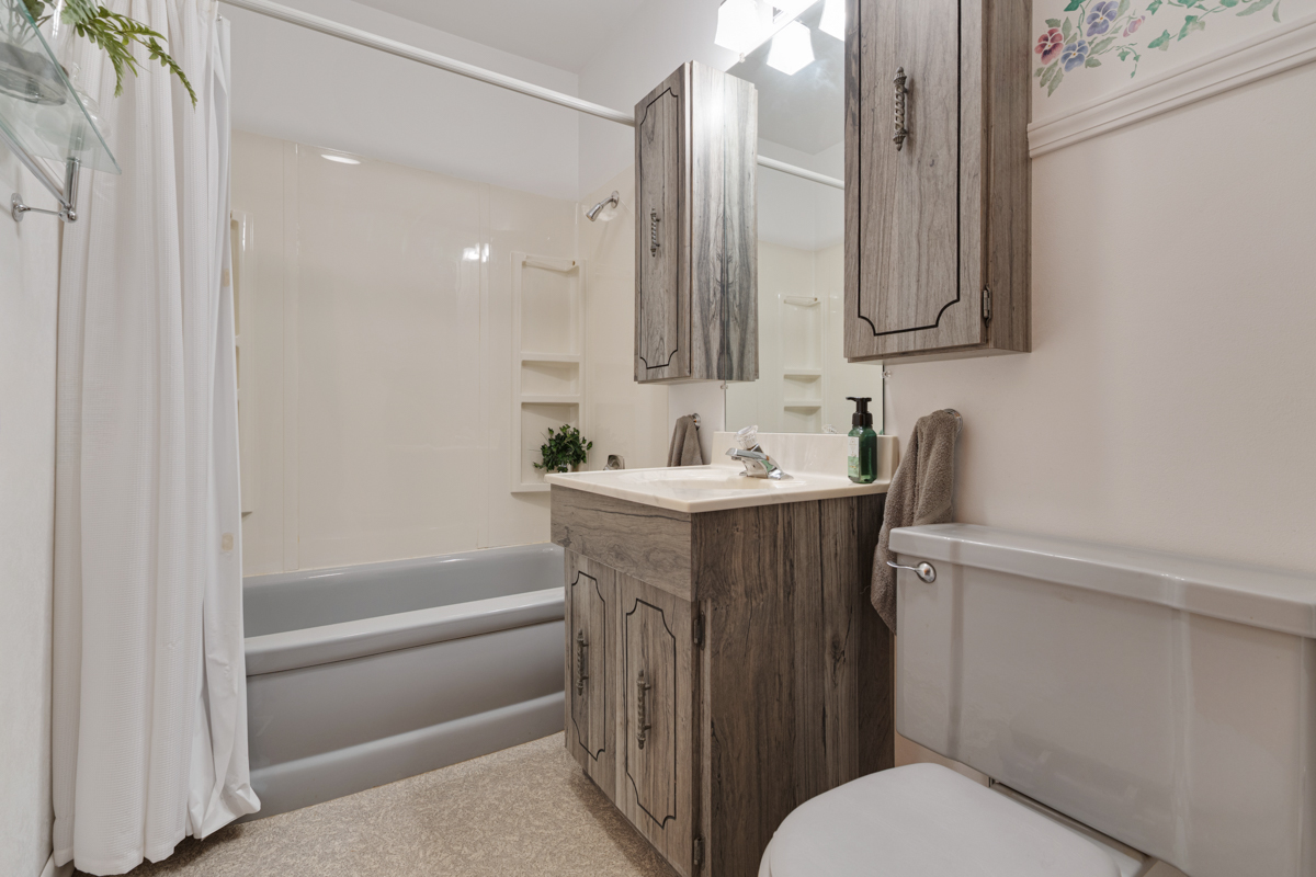851 Crest Avenue Elk Grove Village, IL 60007 - Photo 16 of 25 a bathroom with a sink a toilet and shower