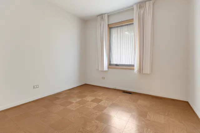 $439,900 | 851 Crest Avenue, Elk Grove Village, IL 60007