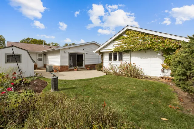 $439,900 | 851 Crest Avenue, Elk Grove Village, IL 60007