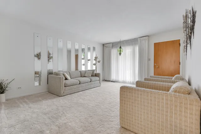 $439,900 | 851 Crest Avenue, Elk Grove Village, IL 60007