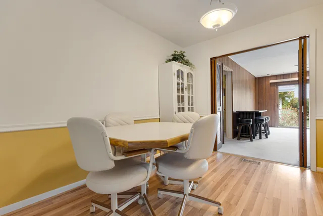 $439,900 | 851 Crest Avenue, Elk Grove Village, IL 60007