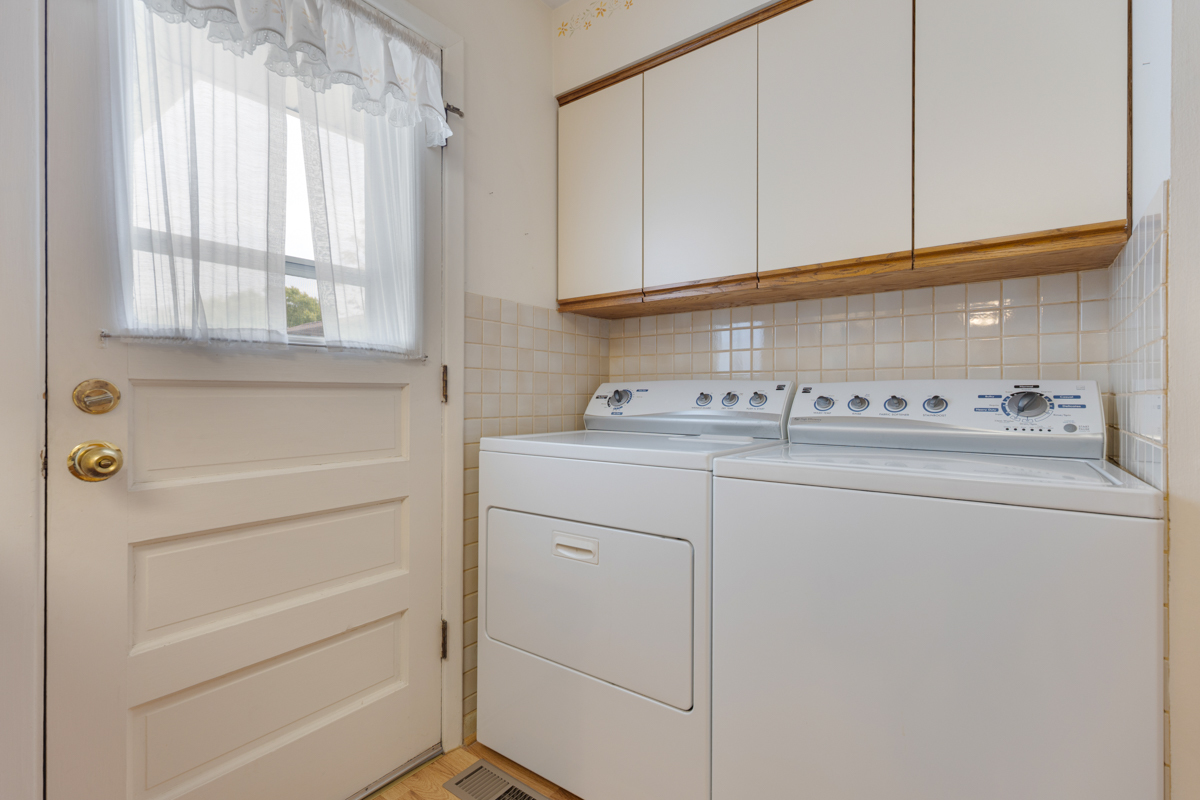 851 Crest Avenue Elk Grove Village, IL 60007 - Photo 10 of 25 a kitchen with cabinets appliances and a window
