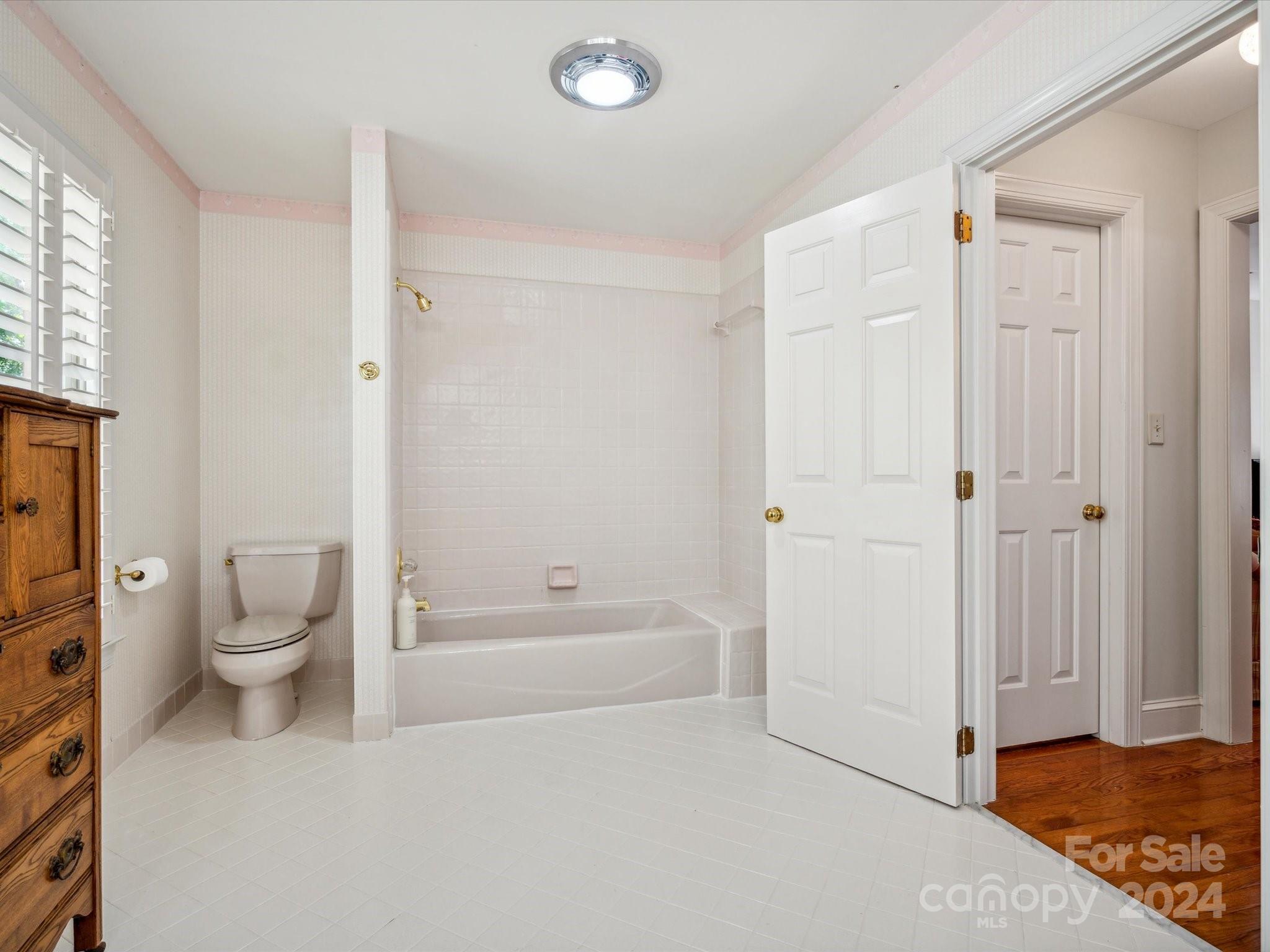 1101 Sydney Drive Charlotte, NC 28270 - Photo 26 of 46 a bathroom with a toilet a sink and a bathtub