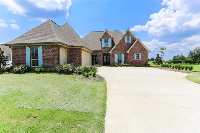 $665,000 | 6508 White Oleander Circle East, Lake Charles, LA 70605