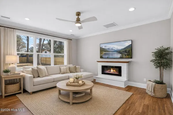 $565,000 | 404 South Bodenheimer Street, Burgaw, NC 28425