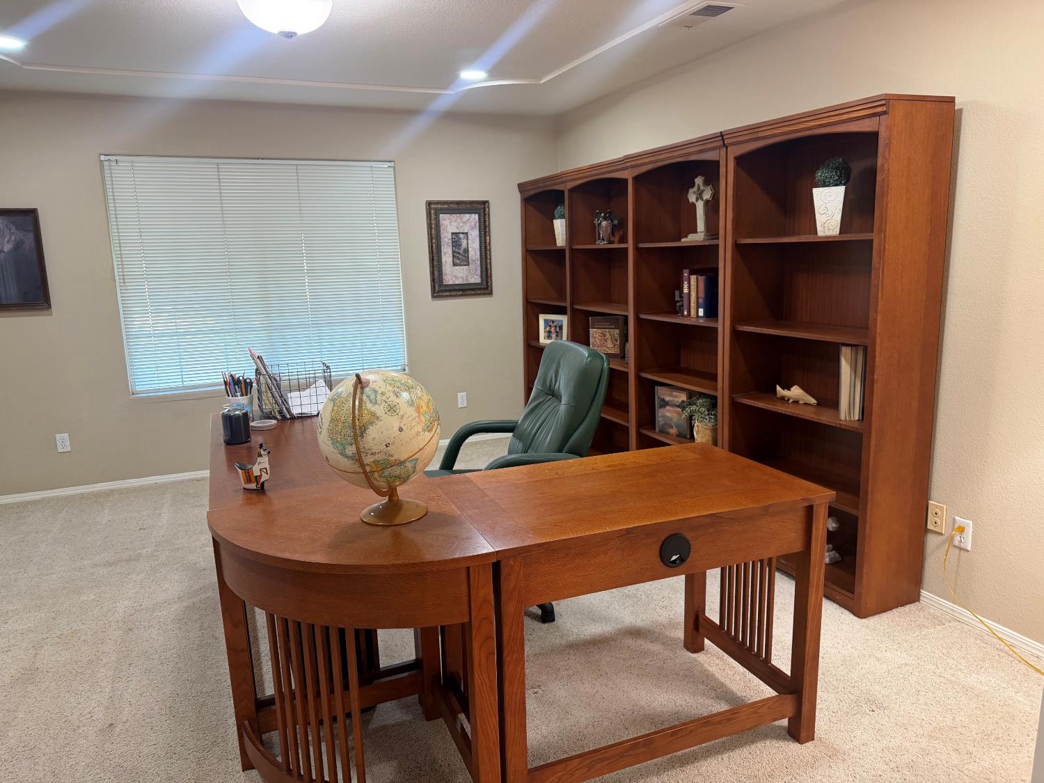 16638 Mark Road Madera, CA 93636 - Photo 5 of 22 a dining room with furniture