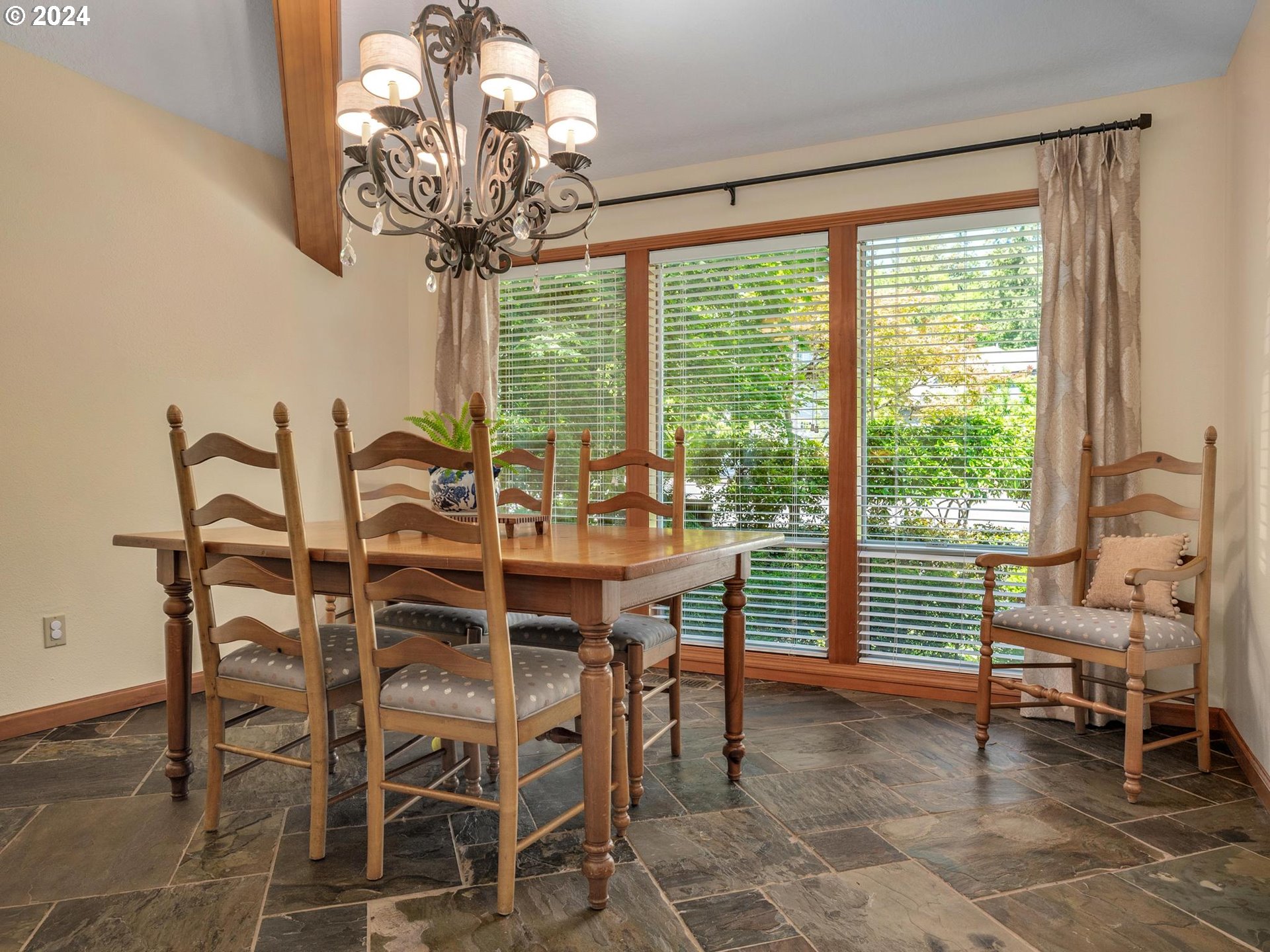 4210 Southwest Comus Street Portland, OR 97219 - Photo 5 of 46 Gallery Image 5