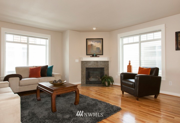 4414 Meridian Avenue North Seattle, WA 98103 - Photo 2 of 20 Gallery Image 2