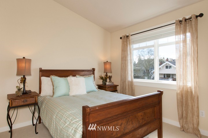 4414 Meridian Avenue North Seattle, WA 98103 - Photo 11 of 20 Gallery Image 11