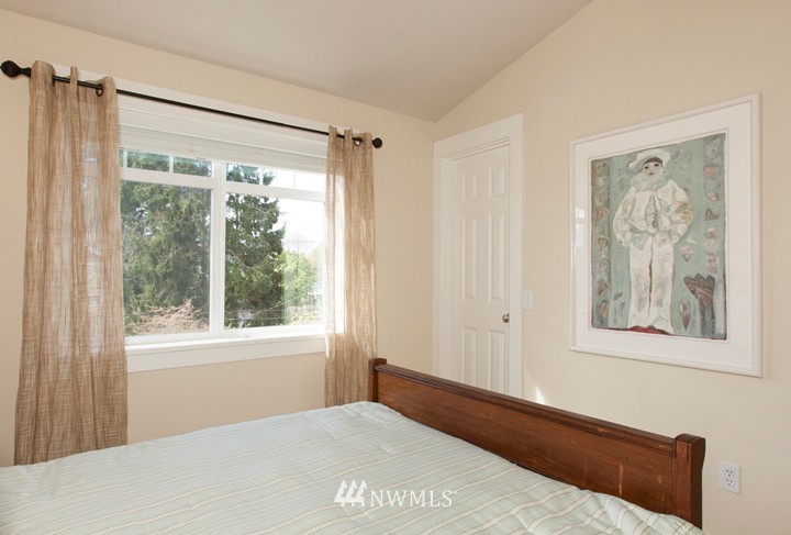 4414 Meridian Avenue North Seattle, WA 98103 - Photo 12 of 20 Gallery Image 12