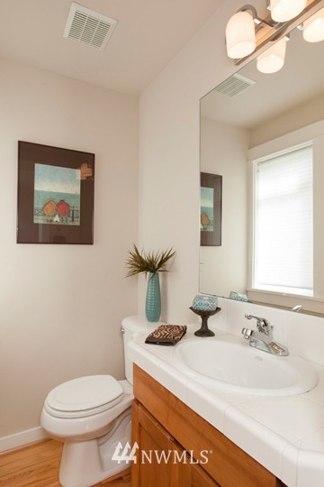 4414 Meridian Avenue North Seattle, WA 98103 - Photo 13 of 20 Gallery Image 13