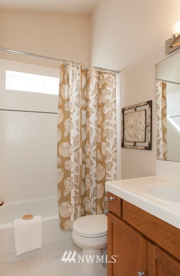 4414 Meridian Avenue North Seattle, WA 98103 - Photo 14 of 20 Gallery Image 14