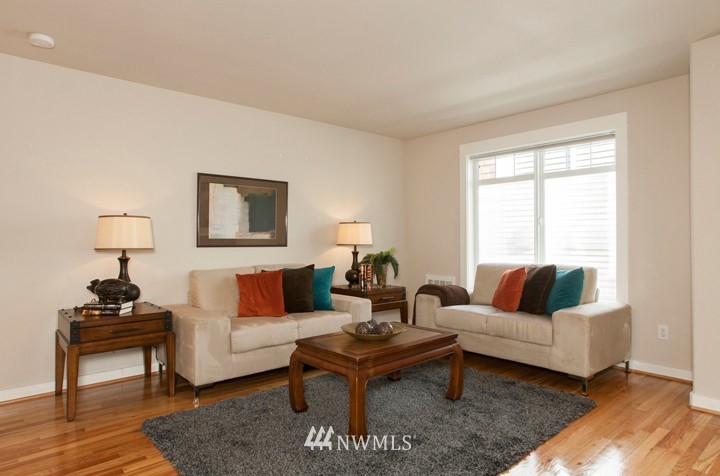 4414 Meridian Avenue North Seattle, WA 98103 - Photo 3 of 20 Gallery Image 3
