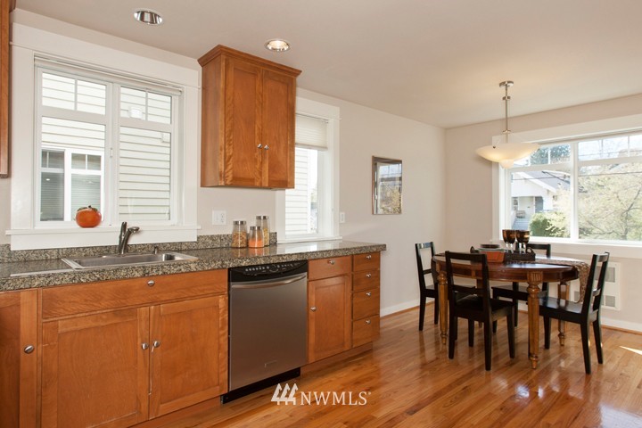 4414 Meridian Avenue North Seattle, WA 98103 - Photo 5 of 20 Gallery Image 5