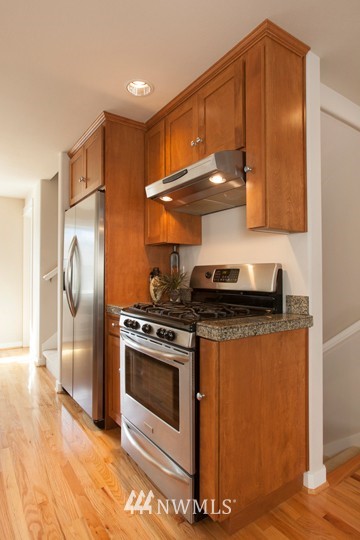 4414 Meridian Avenue North Seattle, WA 98103 - Photo 6 of 20 Gallery Image 6