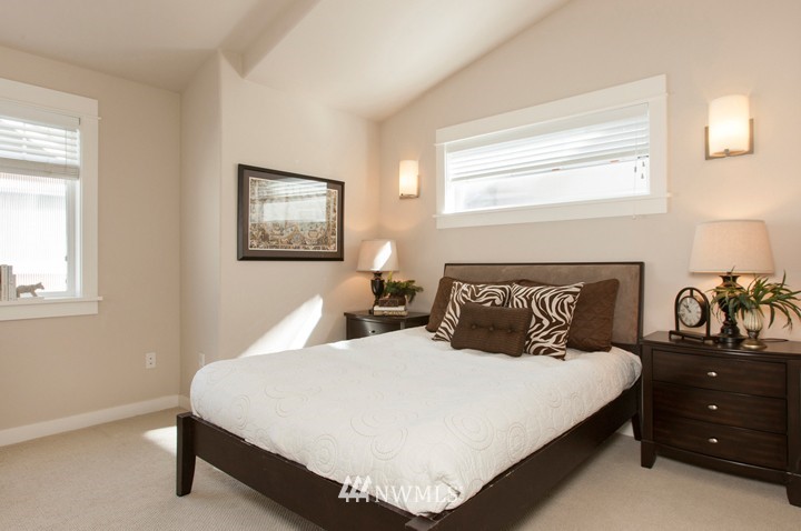 4414 Meridian Avenue North Seattle, WA 98103 - Photo 9 of 20 Gallery Image 9