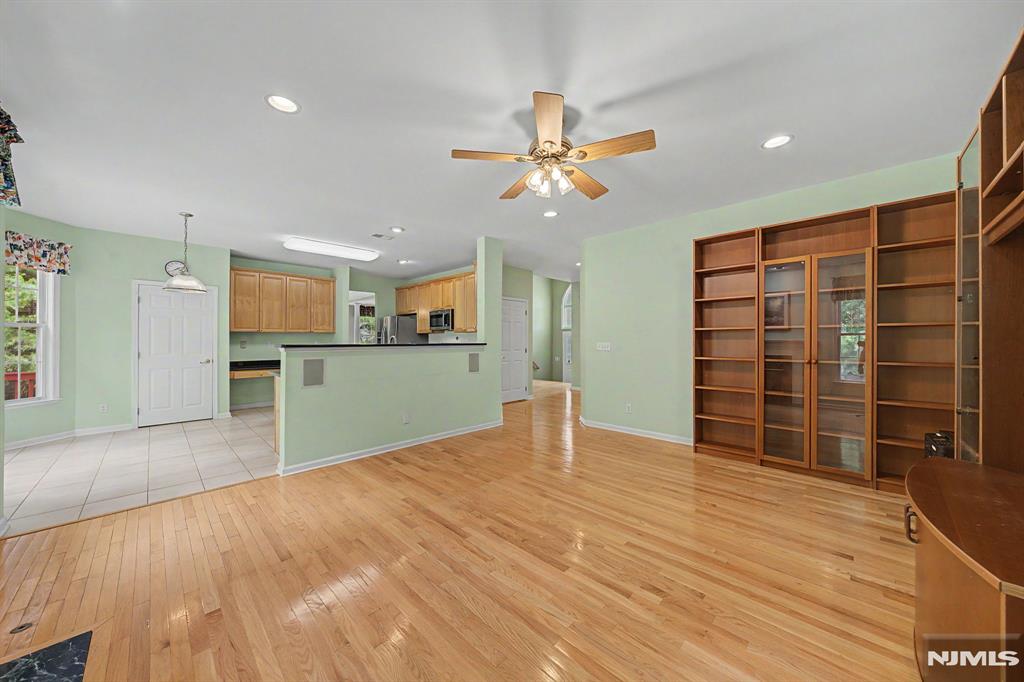 1 Skytop Ridge Oakland, NJ 07436 - Photo 13 of 43