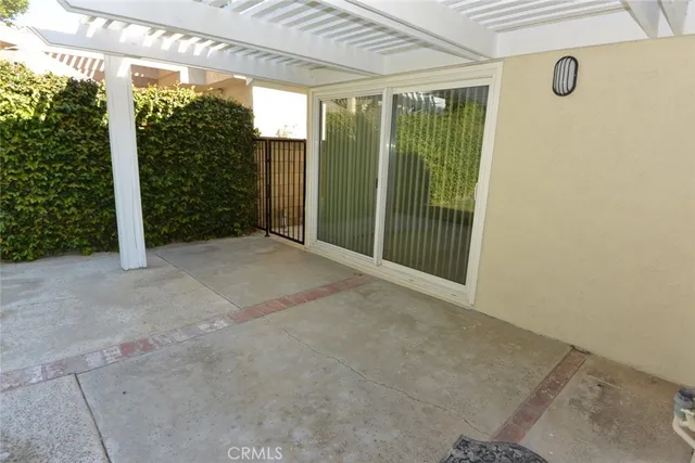 a view of backyard with garden