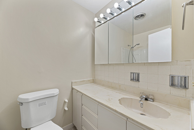 10369 Dearlove Road, Unit 2A Glenview, IL 60025 - Photo 14 of 15