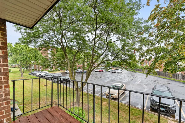 $299,900 | 10369 Dearlove Road, Unit 2A, Glenview, IL 60025