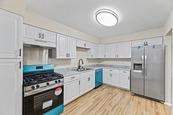 $299,900 | 10369 Dearlove Road, Unit 2A, Glenview, IL 60025