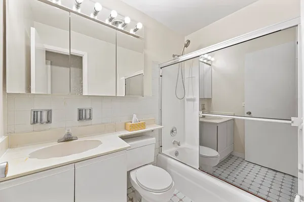 $299,900 | 10369 Dearlove Road, Unit 2A, Glenview, IL 60025