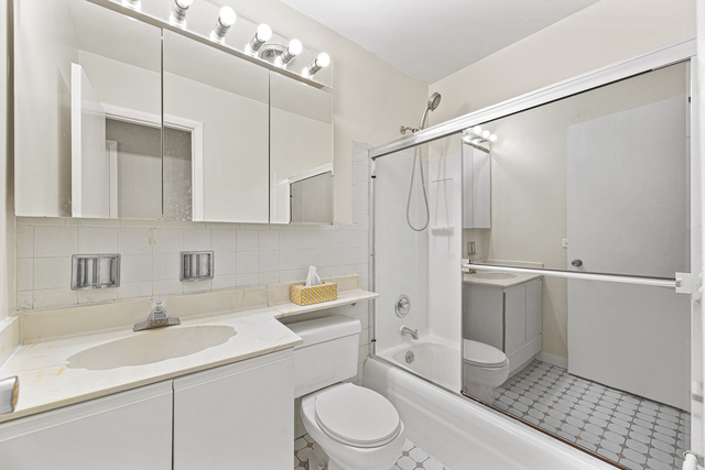 10369 Dearlove Road, Unit 2A Glenview, IL 60025 - Photo 9 of 15