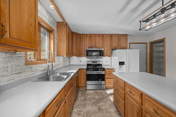 $299,900 | 1430 Woodland Drive, Sherrard, IL 61281