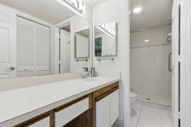 $338,500 | 228 Fox Glen Drive, Unit 3205, Naples, FL 34104