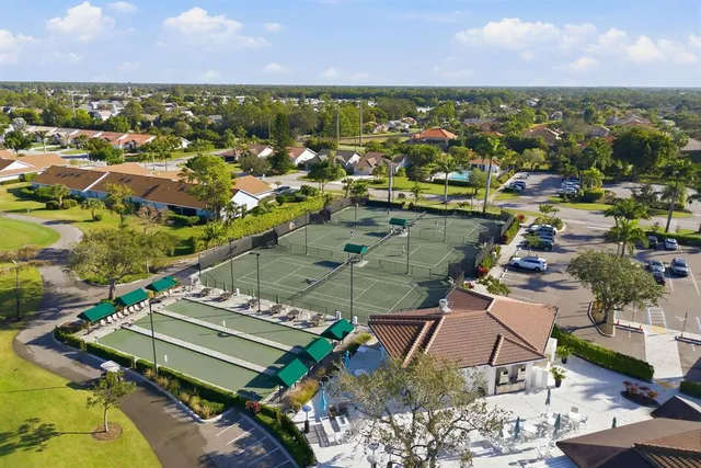 $338,500 | 228 Fox Glen Drive, Unit 3205, Naples, FL 34104