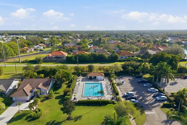 $338,500 | 228 Fox Glen Drive, Unit 3205, Naples, FL 34104