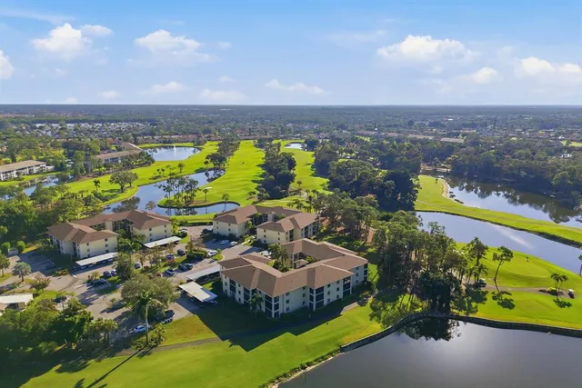 $338,500 | 228 Fox Glen Drive, Unit 3205, Naples, FL 34104