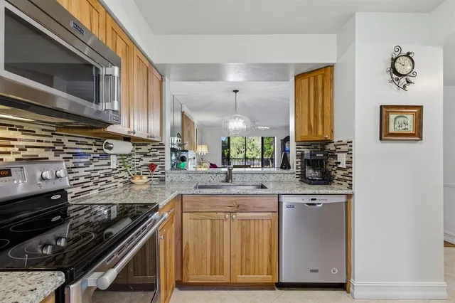 $338,500 | 228 Fox Glen Drive, Unit 3205, Naples, FL 34104