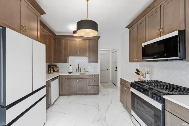 $2,825 | 1122 South Fess Avenue, Bloomington, IN 47401