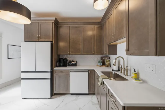 $2,825 | 1122 South Fess Avenue, Bloomington, IN 47401