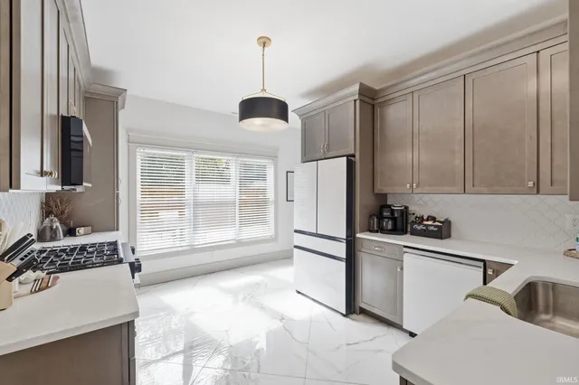 $2,825 | 1122 South Fess Avenue, Bloomington, IN 47401