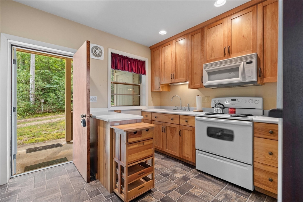 1 Cormack Road Sturbridge, MA 01566 - Photo 16 of 28 a kitchen with a stove a sink and a refrigerator