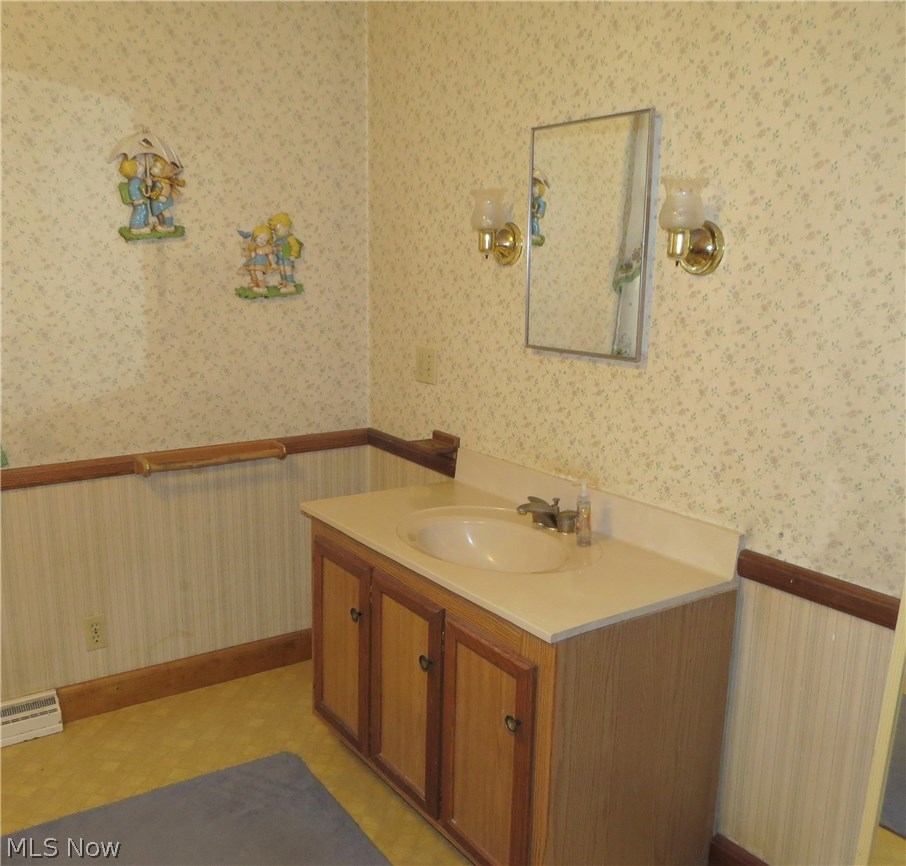 13990 Ellett Road Beloit, OH 44609 - Photo 10 of 16 Large full bath only showing the vanity area.