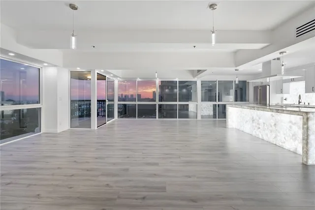 $1,980,000 | 10790 Wilshire Boulevard, Unit 806, Los Angeles, CA 90024