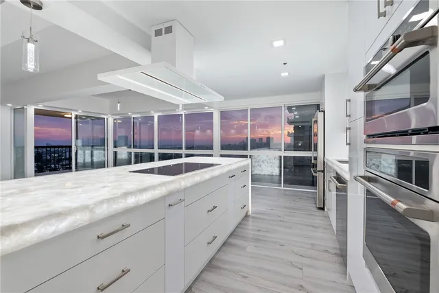 $1,980,000 | 10790 Wilshire Boulevard, Unit 806, Los Angeles, CA 90024