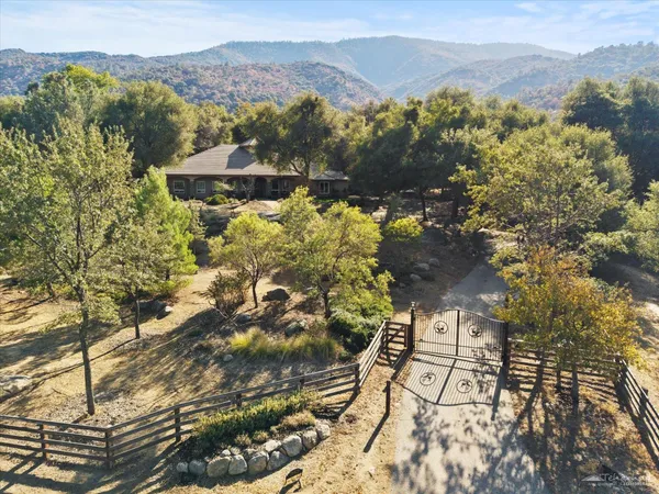 $899,900 | 28429 Valley Oak Road, Keene, CA 93531